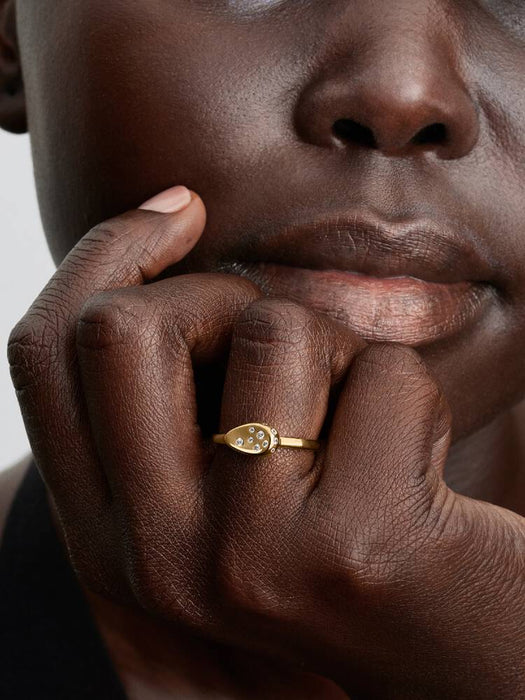 Pandora Medium Stone-Set Oval Signet Ring 14k Gold Plating
