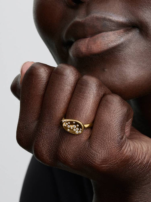 Pandora Small Stone-Set Oval Signet Ring 14k Gold Plating