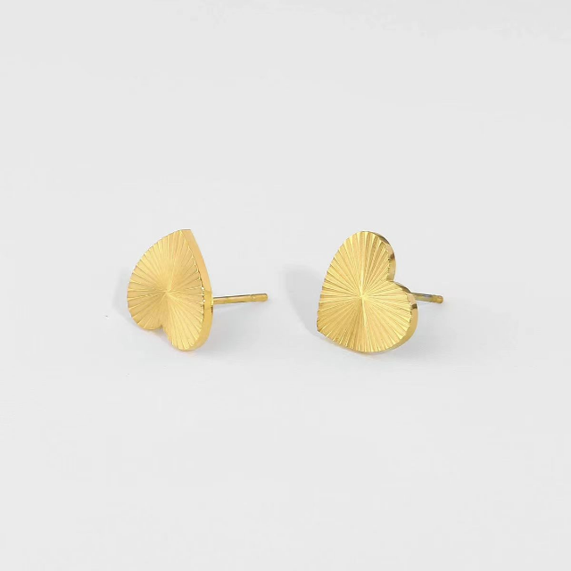 White Leaf Ridged Heart Earrings 18kt Gold Plate