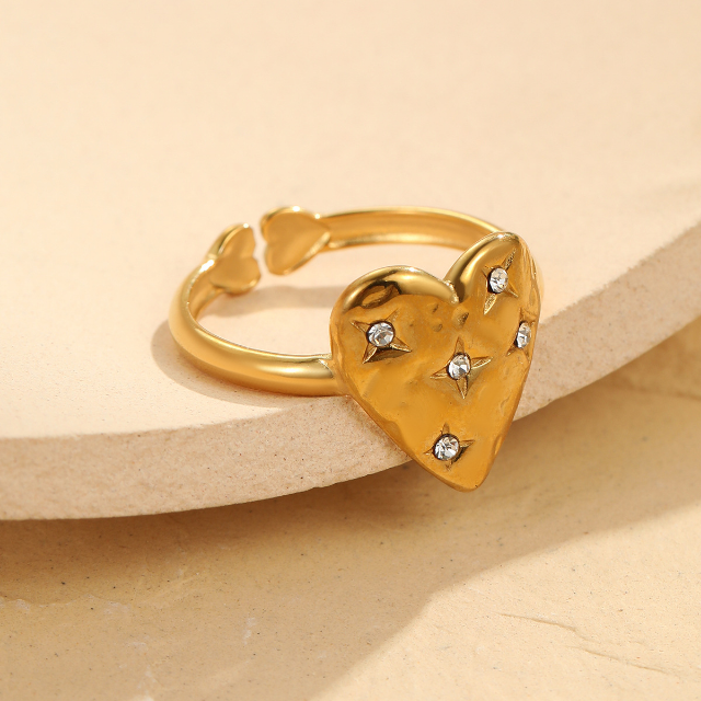 White Leaf Cubic Zirconia Heart Ring 18kt Gold Plate