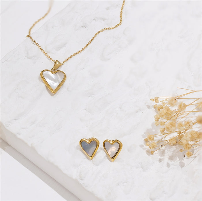 White Leaf Mother of Pearl Heart Necklace 18kt Gold Plate