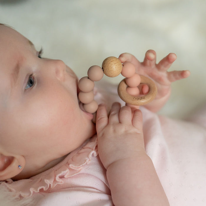 Ziggle Wooden teether And Rattle – Blush