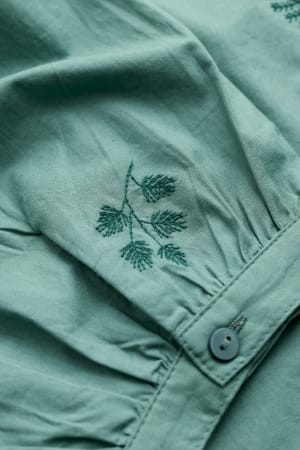 Seasalt Women's Hope Cottage Embroidered Blouse In Woodland Stitch Dune Grass