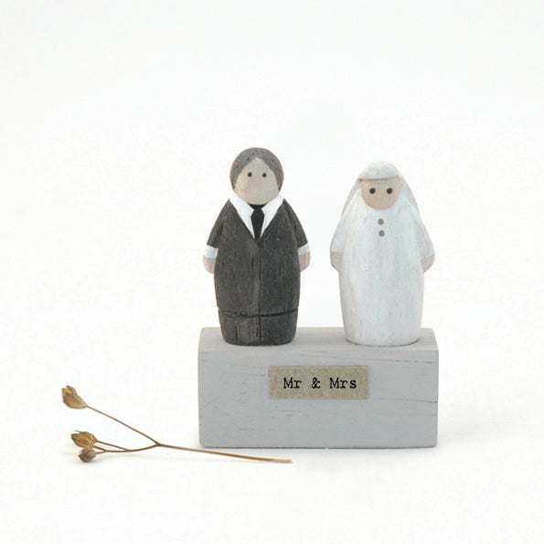 East of India Wooden  Mr & Mrs Gift Decoration