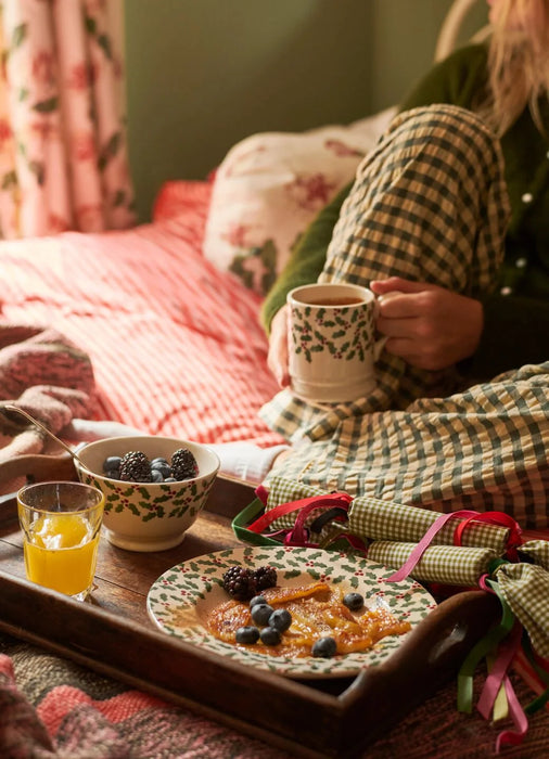 Emma Bridgewater Tiny Scattered Holly 1/2 Pint Mug