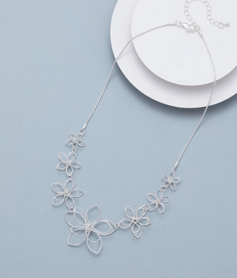 Gracee Jewellery Short Silver Flower Necklace