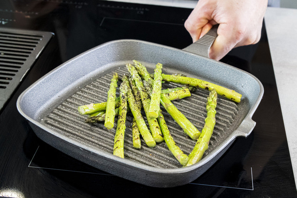 KitchenCraft Cast Iron Square Grill Pan, 23cm