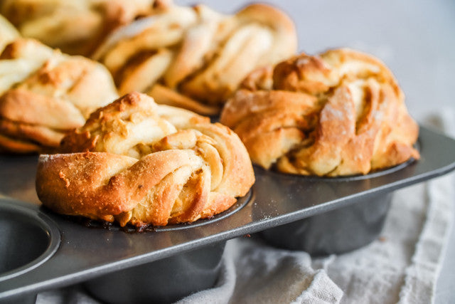 Kitchencraft 12 Hole Non-Stick Baking Pan (35x27cm)