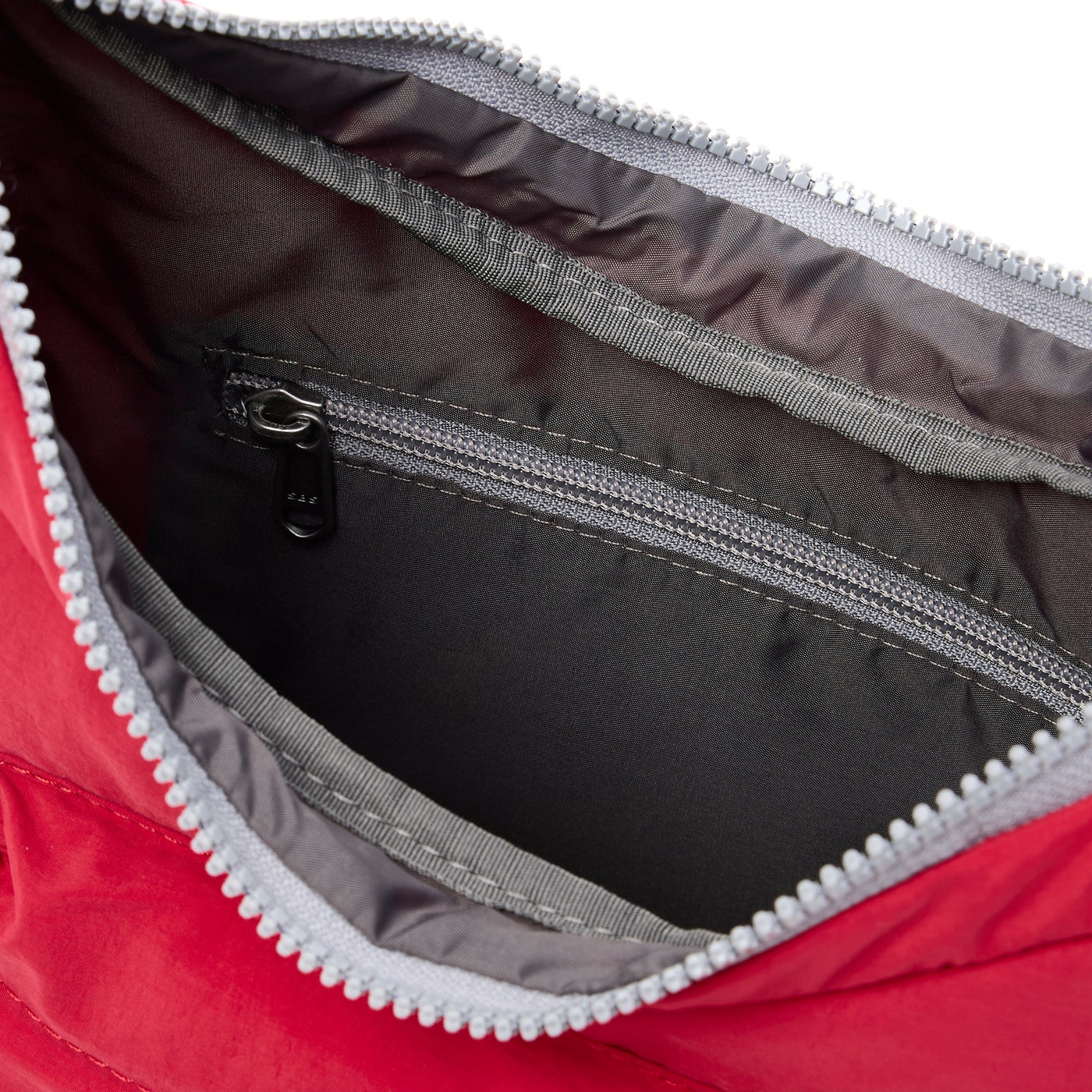 GO SLOUCHY WITH THE FARRINGDON BAG.😍 Wear it over your shoulder on the front, over your shoulder on the back, or scrunch in your hands. Our half-moon shaped Farringdon is super versatile