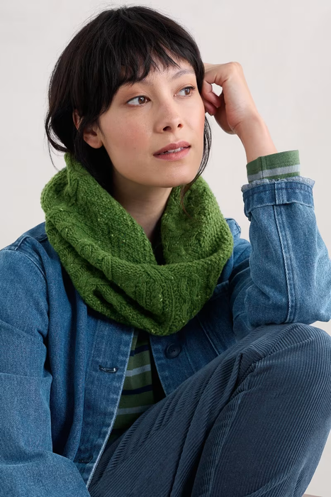 Seasalt Women's Handweaver Cable Knit Snood In Grassland