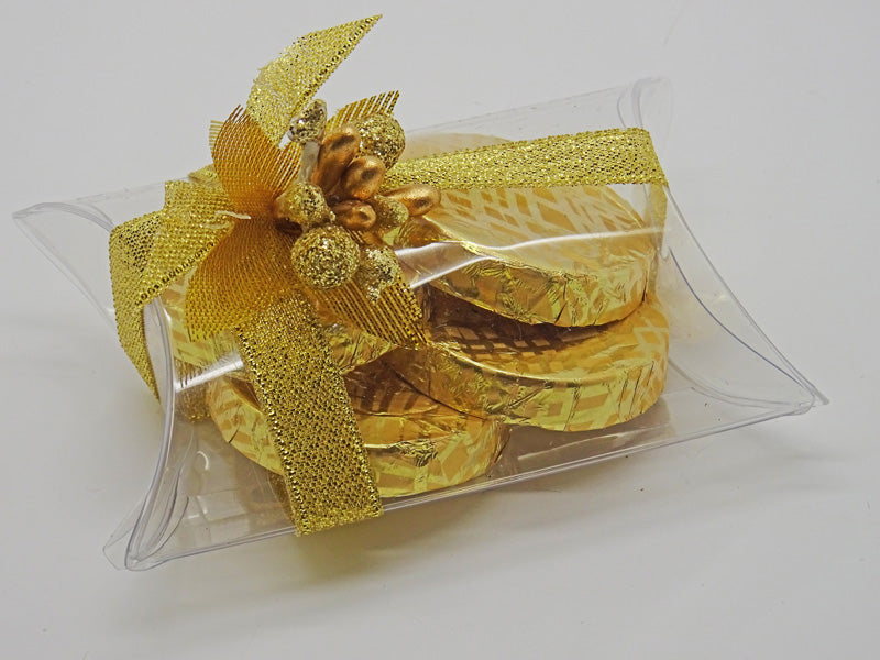 Christmas Table Favours Gold Twinkle Berry Pillow