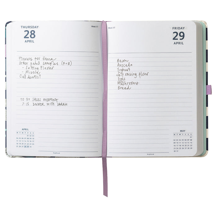 Busy B Day a Page Diary 2022